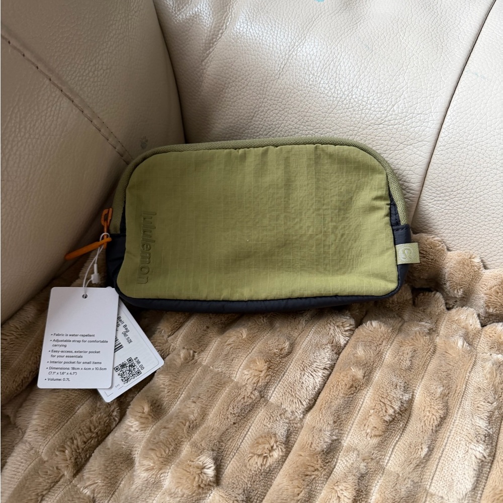 Lululemon Athletica Olive and Black Pouch - Picture 2 of 3